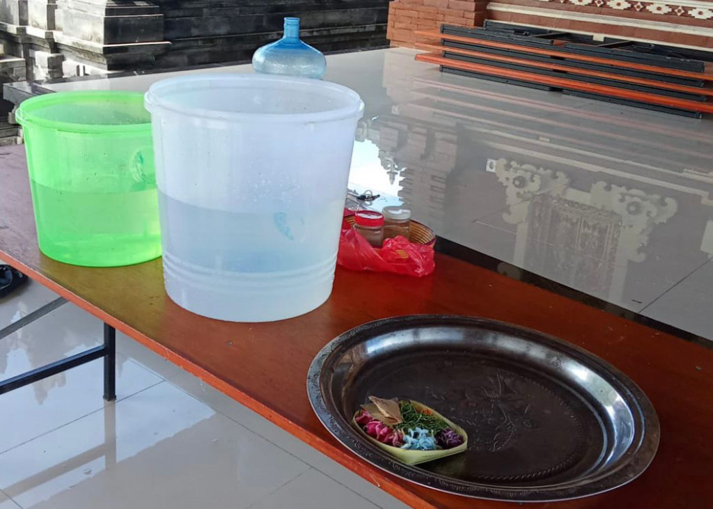 Umat Hindu Gelar Upacara Pemahayu Jagat, Tirta Caru & Tirta Luhur Disediakan di Balai Banjar 